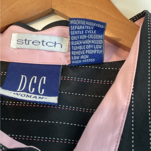DCC: black with white and pink pinstripe button-down blouse 2X - Picture 6 of 6